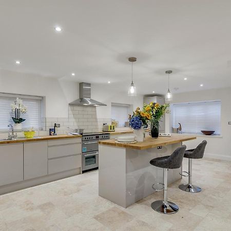 Spacious 6-Bed Home, Near The Norfolk Broads Clippesby Dış mekan fotoğraf