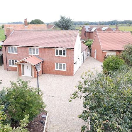 Spacious 6-Bed Home, Near The Norfolk Broads Clippesby Dış mekan fotoğraf