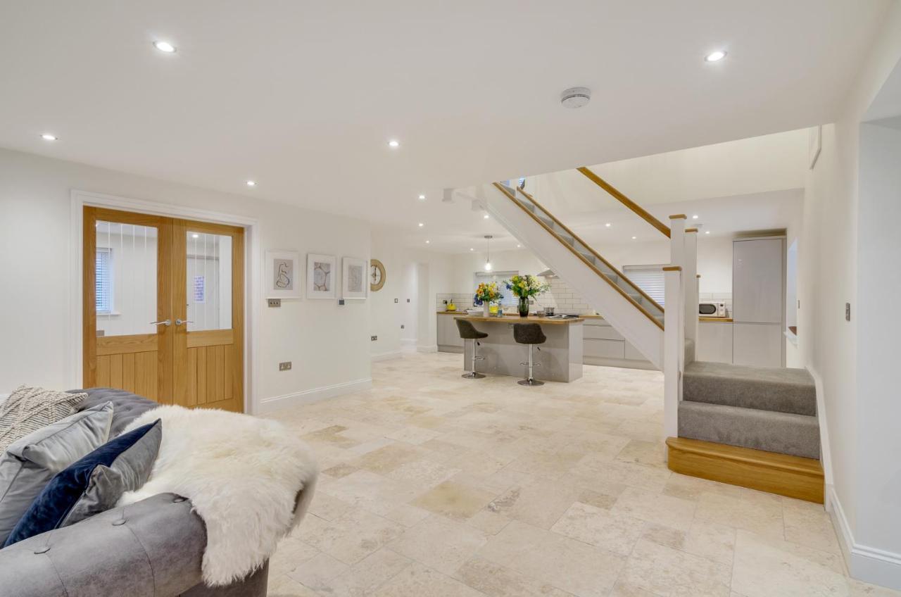 Spacious 6-Bed Home, Near The Norfolk Broads Clippesby Dış mekan fotoğraf