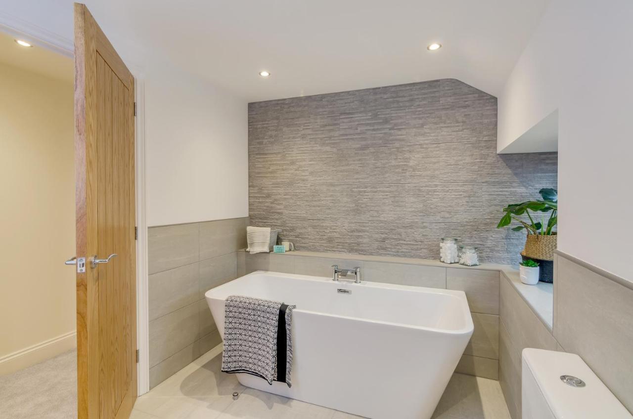 Spacious 6-Bed Home, Near The Norfolk Broads Clippesby Dış mekan fotoğraf