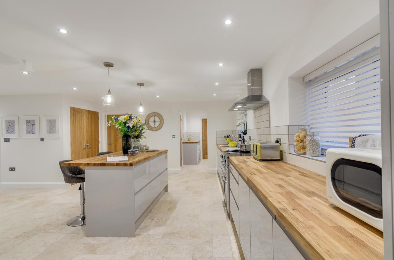 Spacious 6-Bed Home, Near The Norfolk Broads Clippesby Dış mekan fotoğraf
