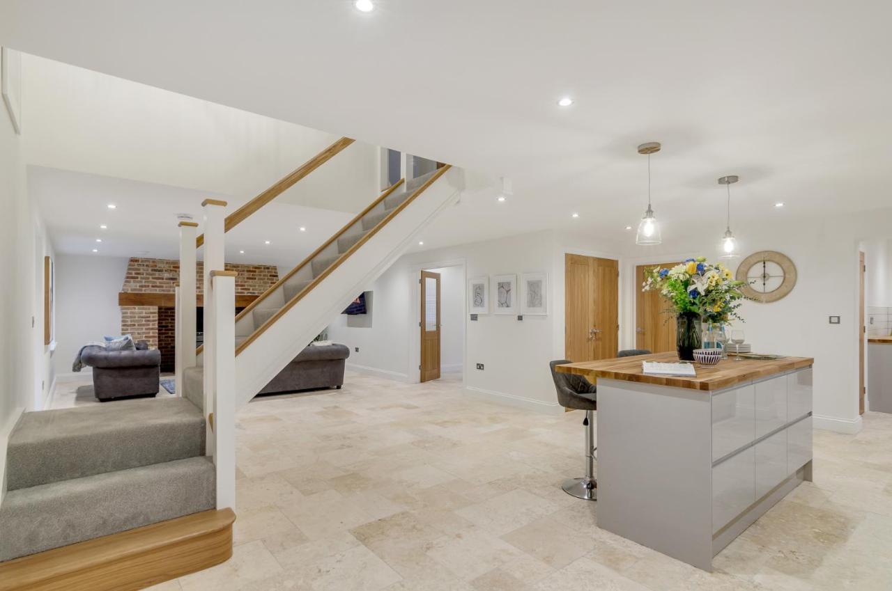 Spacious 6-Bed Home, Near The Norfolk Broads Clippesby Dış mekan fotoğraf